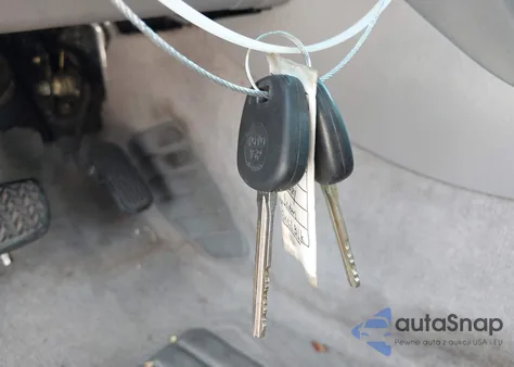 2005 Toyota Camry Le z USA, uszkodzony, nr VIN 4T1BE32K15U426477